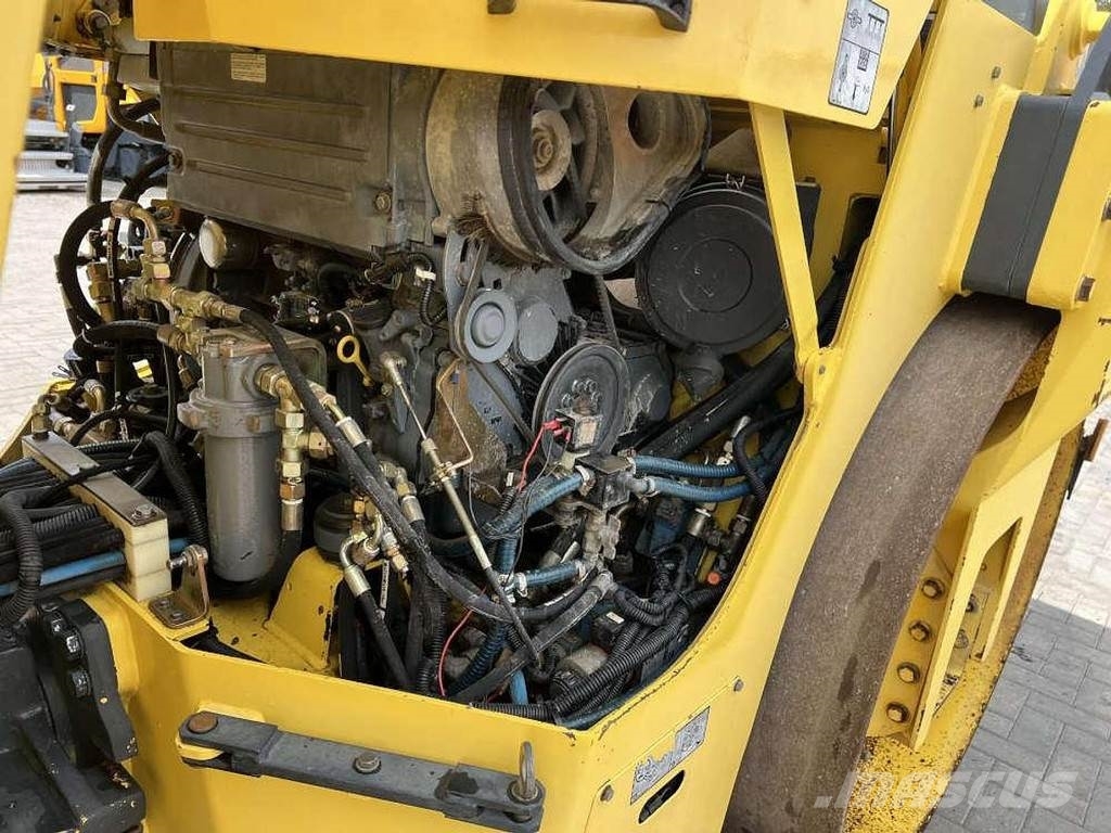 Bomag BW 151 AD-2 Двойни барабанни ролки