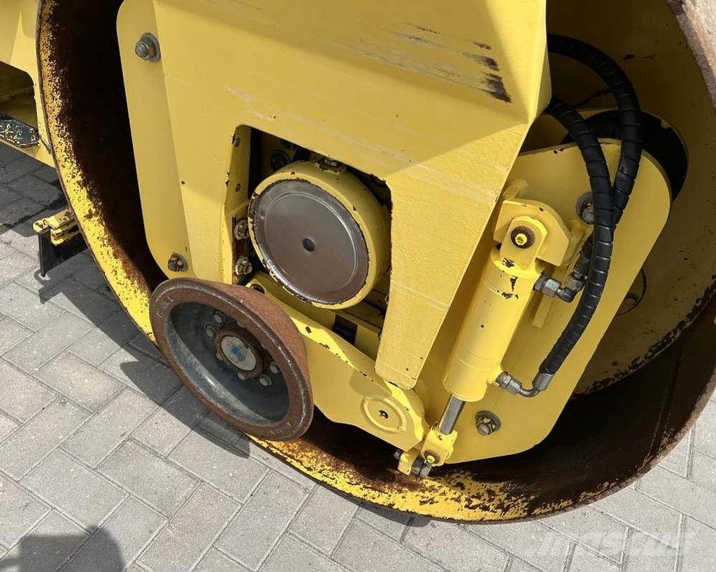 Bomag BW 151 AD-2 Двойни барабанни ролки