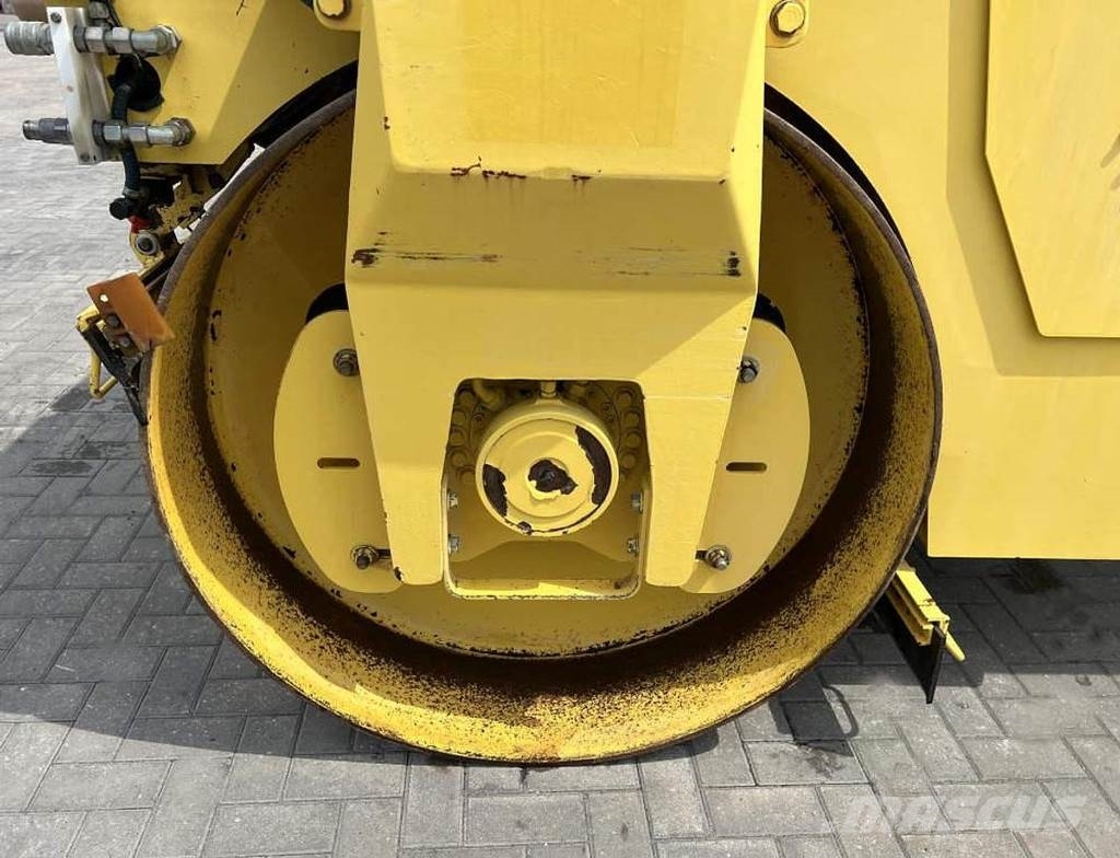 Bomag BW 151 AD-2 Двойни барабанни ролки