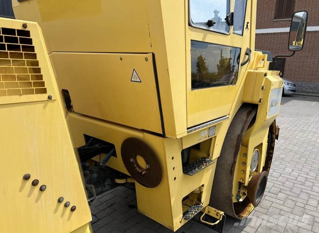 Bomag BW 151 AD-2 Двойни барабанни ролки
