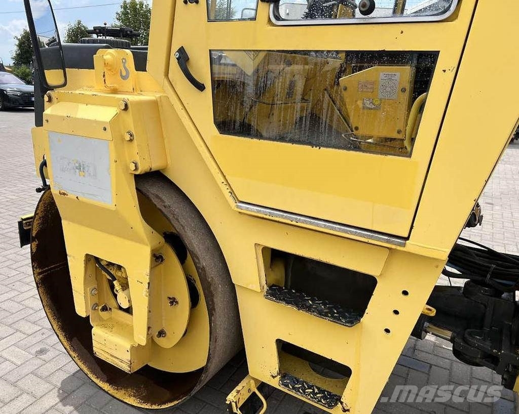 Bomag BW 151 AD-2 Двойни барабанни ролки