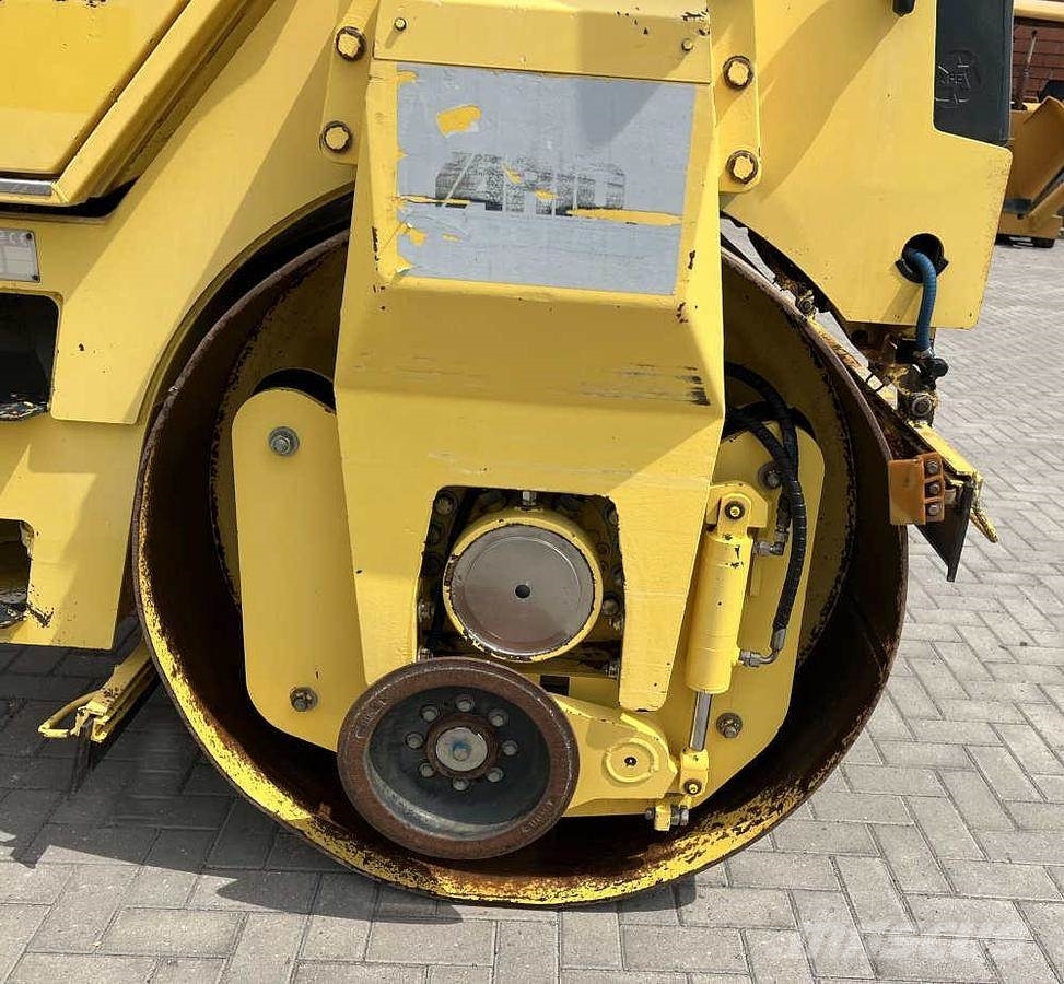 Bomag BW 151 AD-2 Двойни барабанни ролки