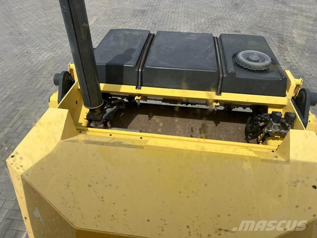 Bomag BW 151 AD-2 Двойни барабанни ролки