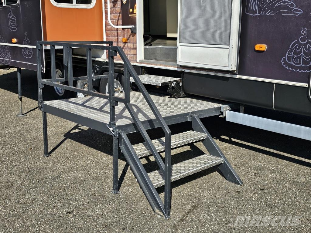Scania 2 X SLIDE OUT / CAMPER / WOHNMOBIL Други полуремаркета
