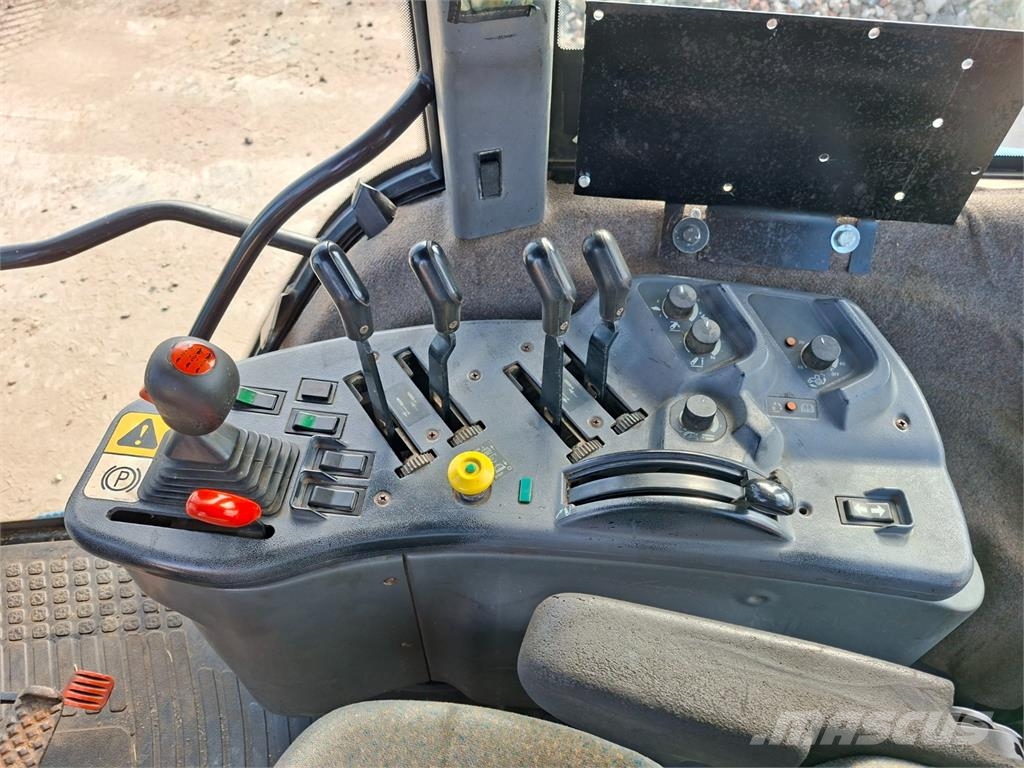 New Holland 8870 4X4 Entreprenør - Andet