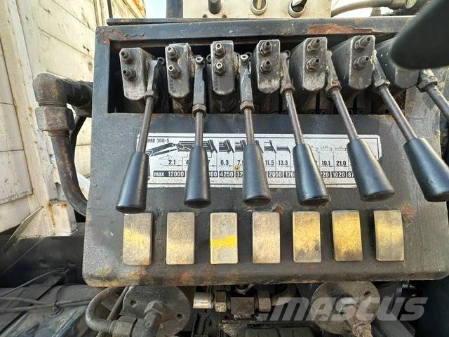 Mercedes-Benz 1644/48 mit Ladekran HIAB 300-5 شاحنات الرافعات