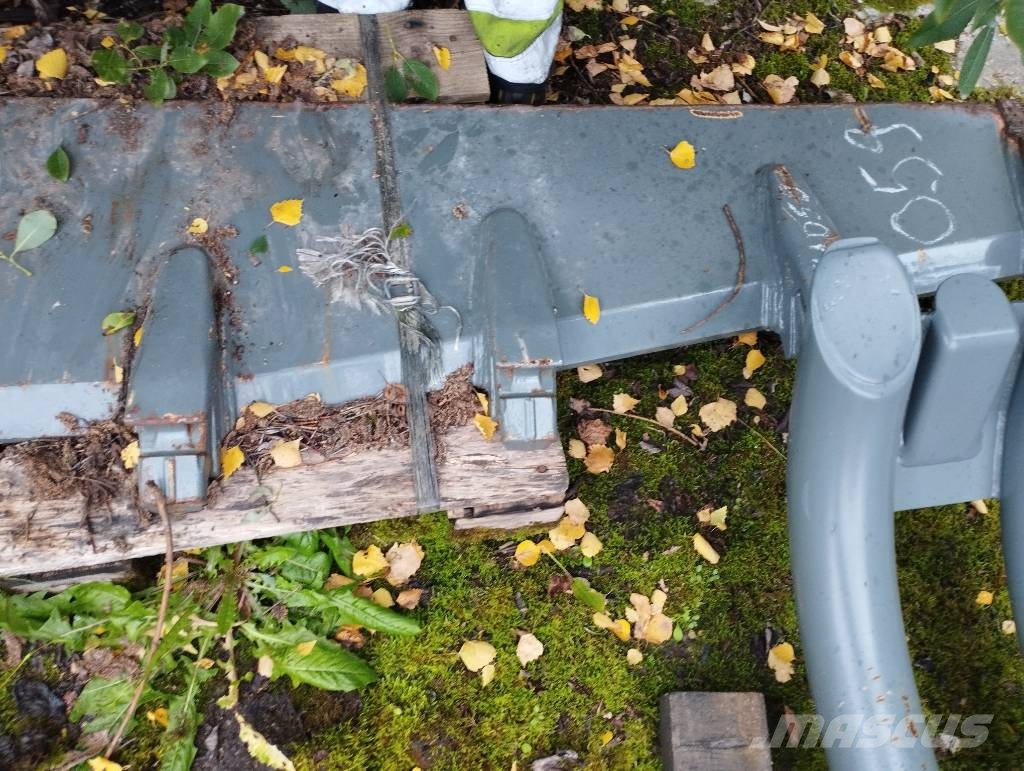 Liebherr Terad laaduri kühvlile Gumikerekes homlokrakodók