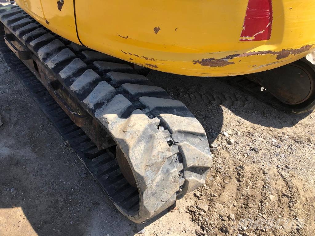 Komatsu PC 80 MR-5 حفارات وسط 7 طن - 12 طن