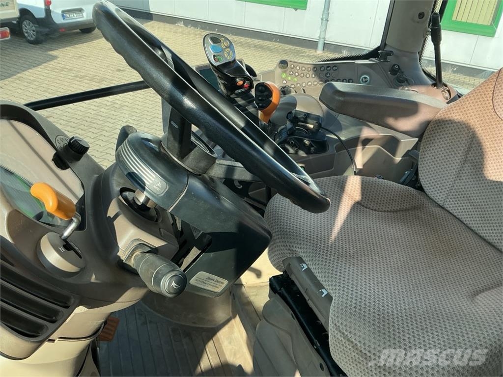 John Deere 6105R الجرارات