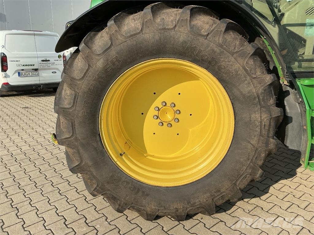 John Deere 6105R الجرارات