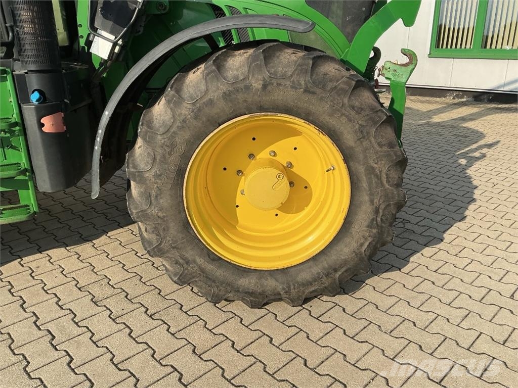 John Deere 6105R الجرارات