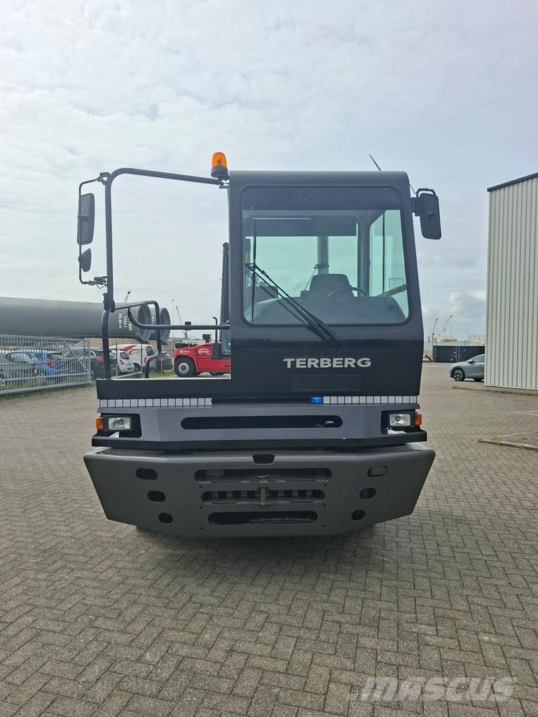 Terberg YT 222 4x2 aangedreven terminal trekker 터미널 트랙터