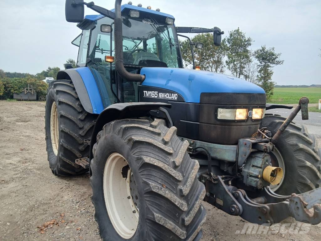 New Holland TM 165 med frontlift og front pto. Traktorji