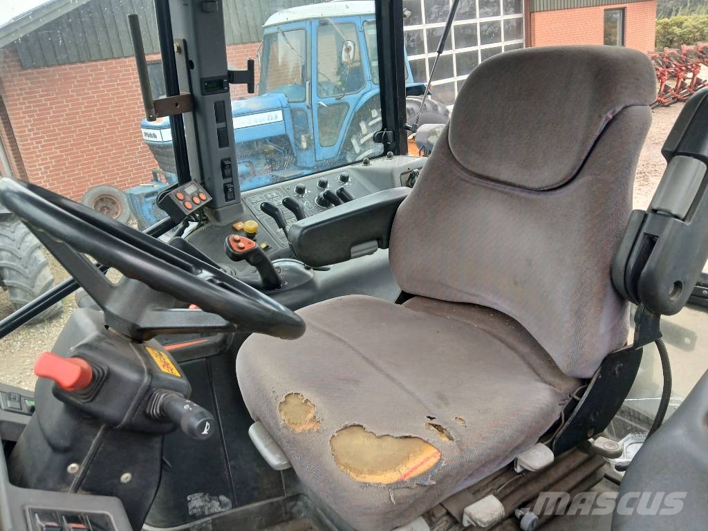 New Holland TM 165 med frontlift og front pto. Traktorji