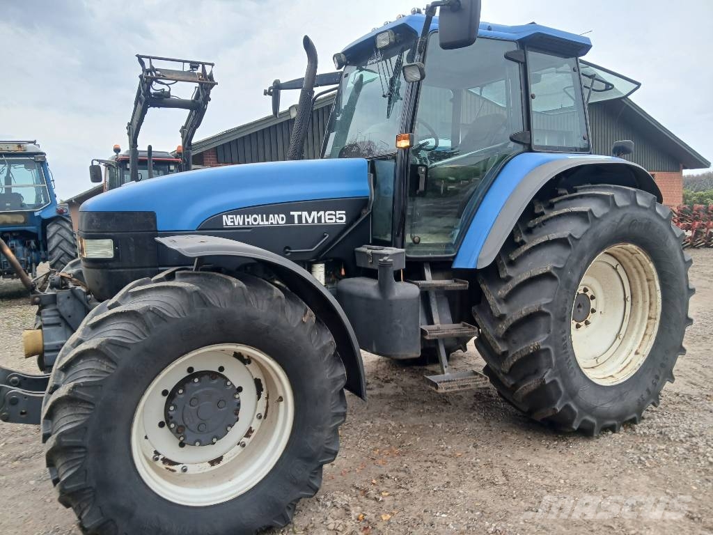 New Holland TM 165 med frontlift og front pto. Traktorji