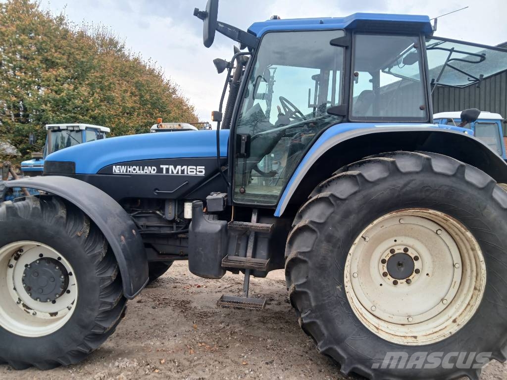 New Holland TM 165 med frontlift og front pto. Traktorji