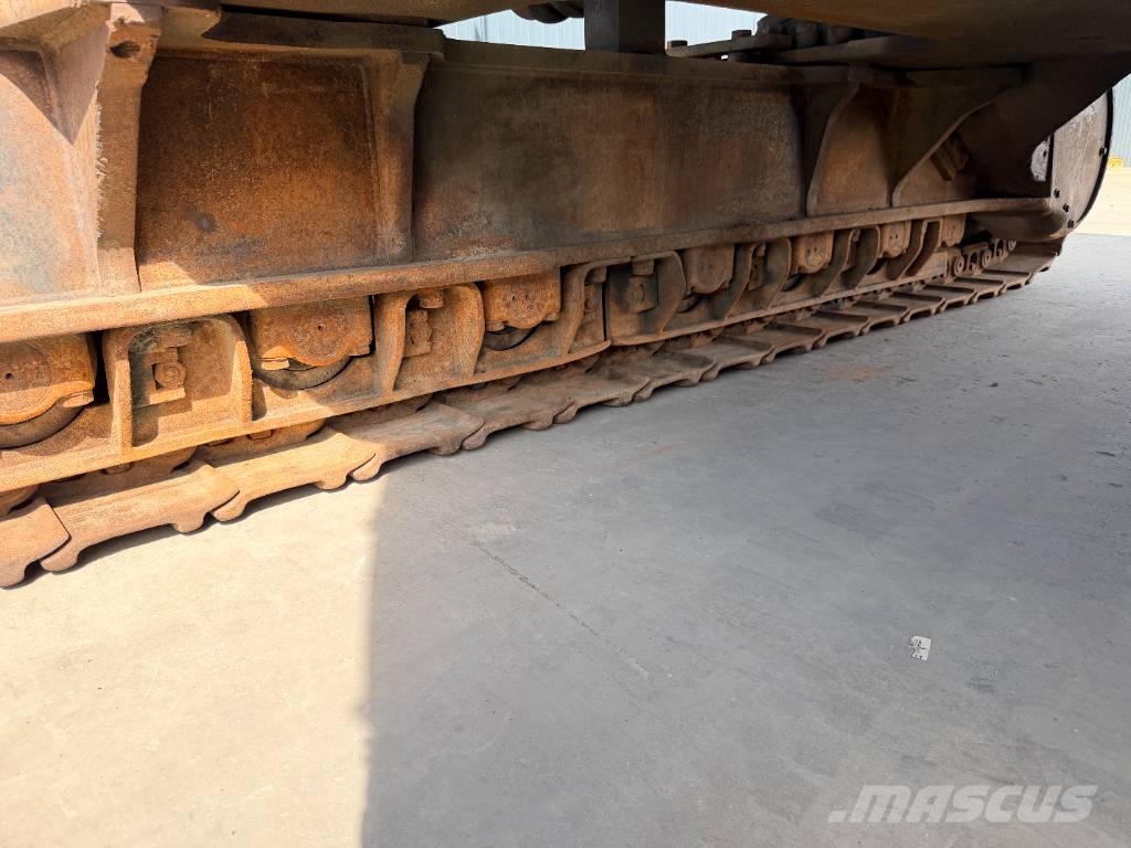 CAT 374D L Paletli ekskavatörler