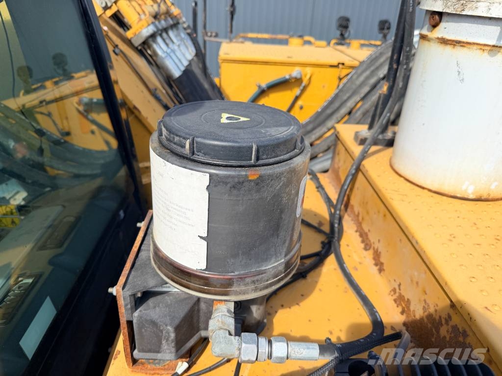 CAT 374D L Paletli ekskavatörler