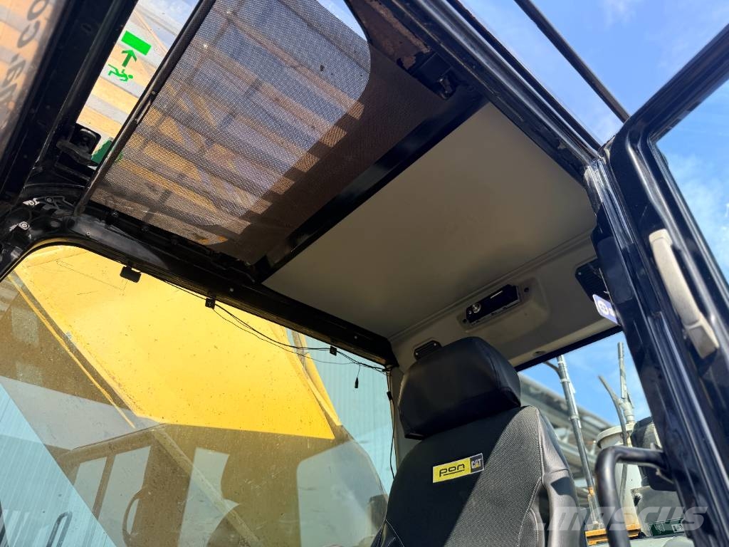 CAT 374D L Paletli ekskavatörler