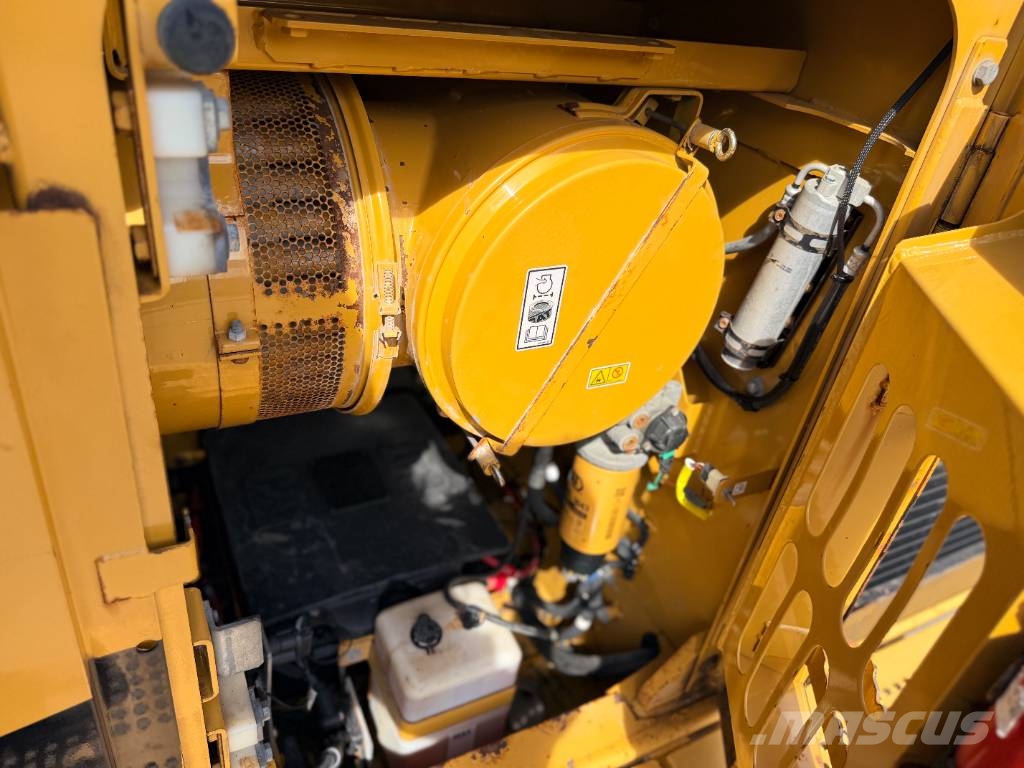 CAT 374D L Paletli ekskavatörler