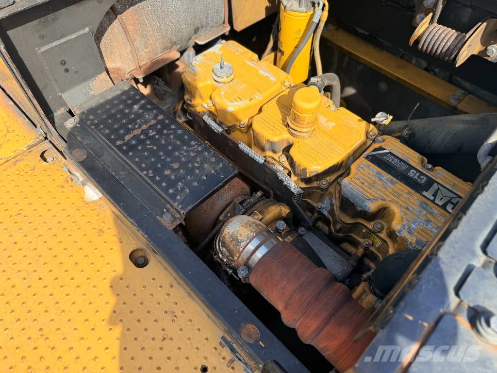 CAT 374D L Paletli ekskavatörler
