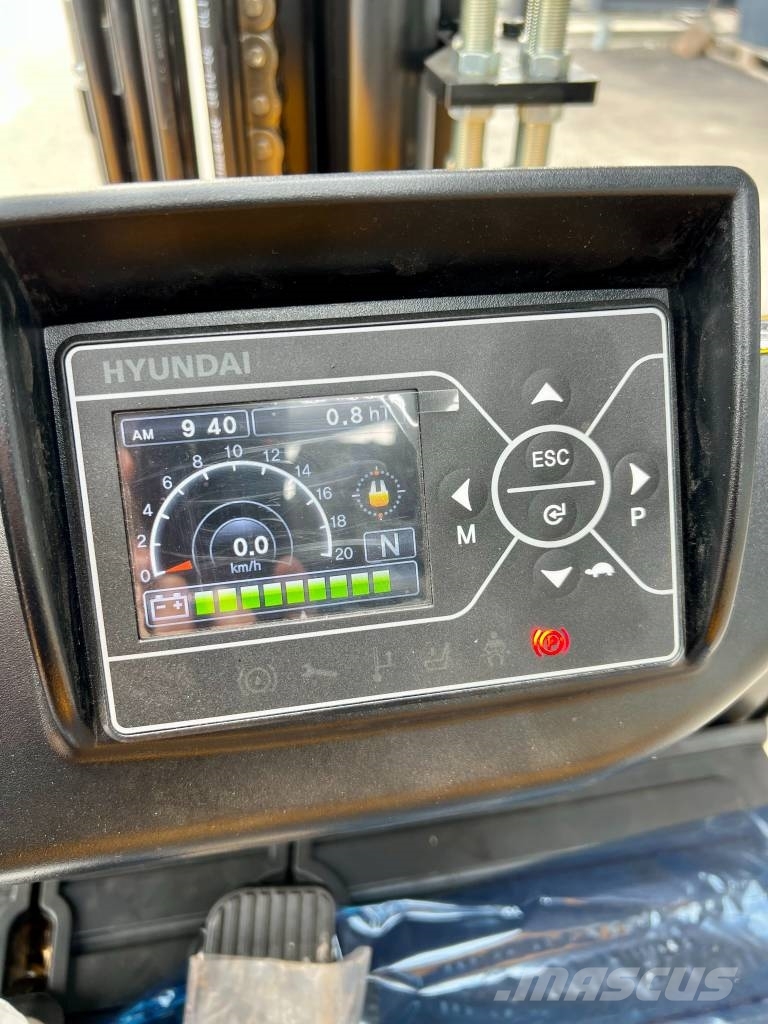 Hyundai 35B-9U Electric forklifts