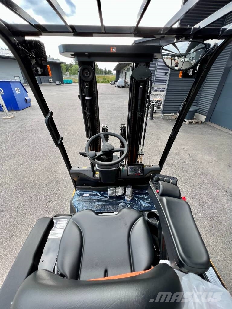 Hyundai 35B-9U Electric forklifts
