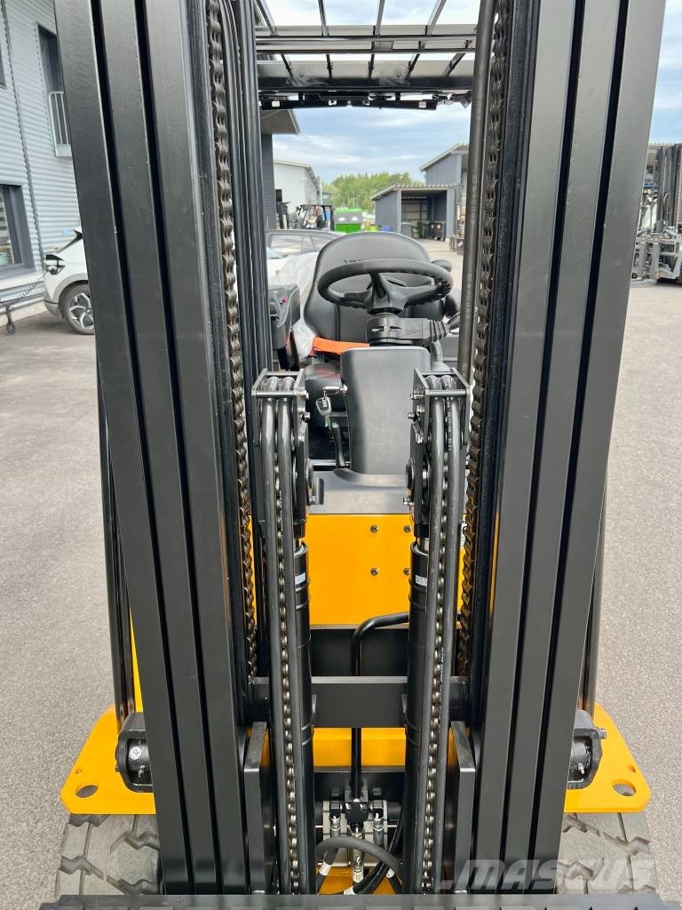 Hyundai 35B-9U Electric forklifts
