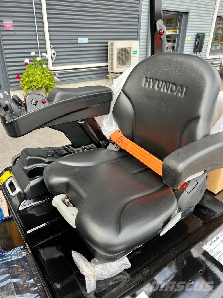 Hyundai 35B-9U Electric forklifts