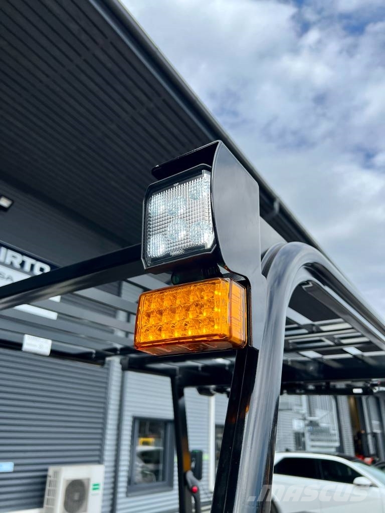 Hyundai 35B-9U Electric forklifts
