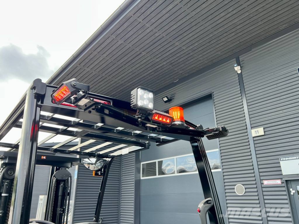 Hyundai 35B-9U Electric forklifts