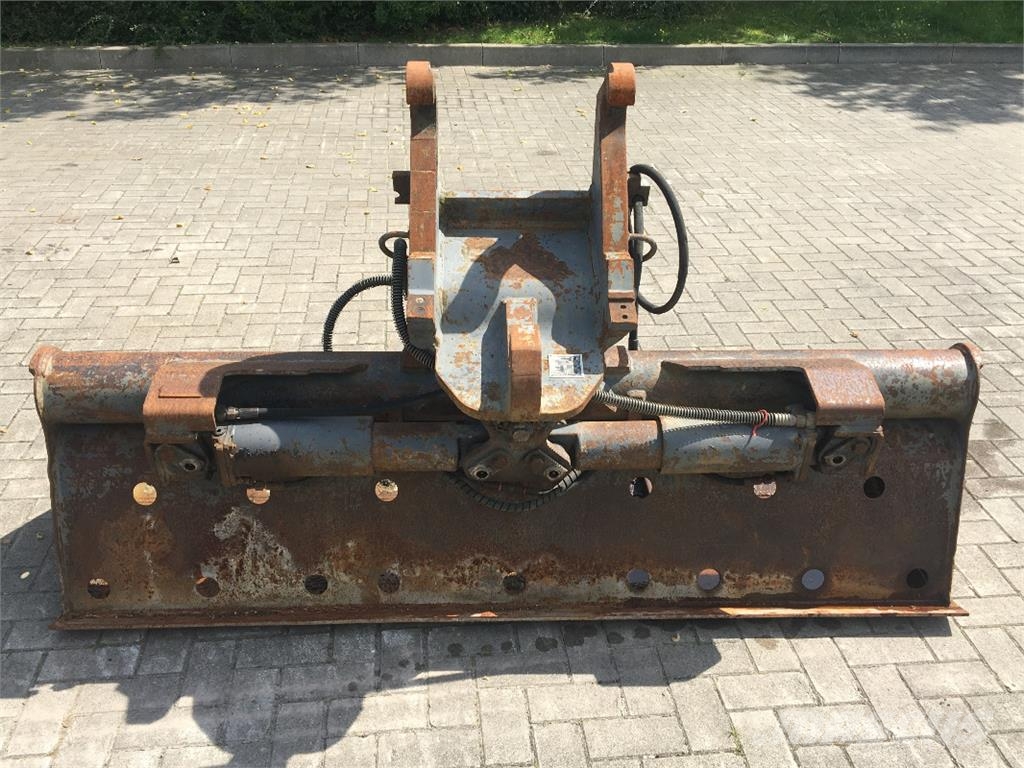  GRABENLÖFFEL, 2000 MM, 56 Farm machinery