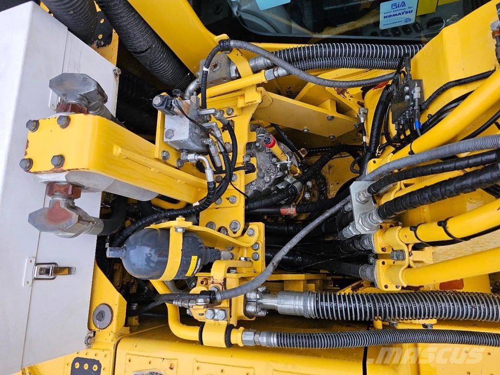 Komatsu HB215LC-2 Paletli ekskavatörler