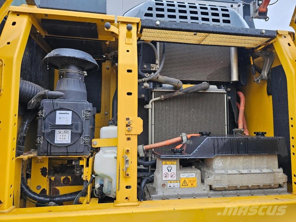 Komatsu HB215LC-2 Paletli ekskavatörler