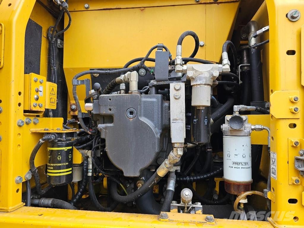 Komatsu HB215LC-2 Paletli ekskavatörler