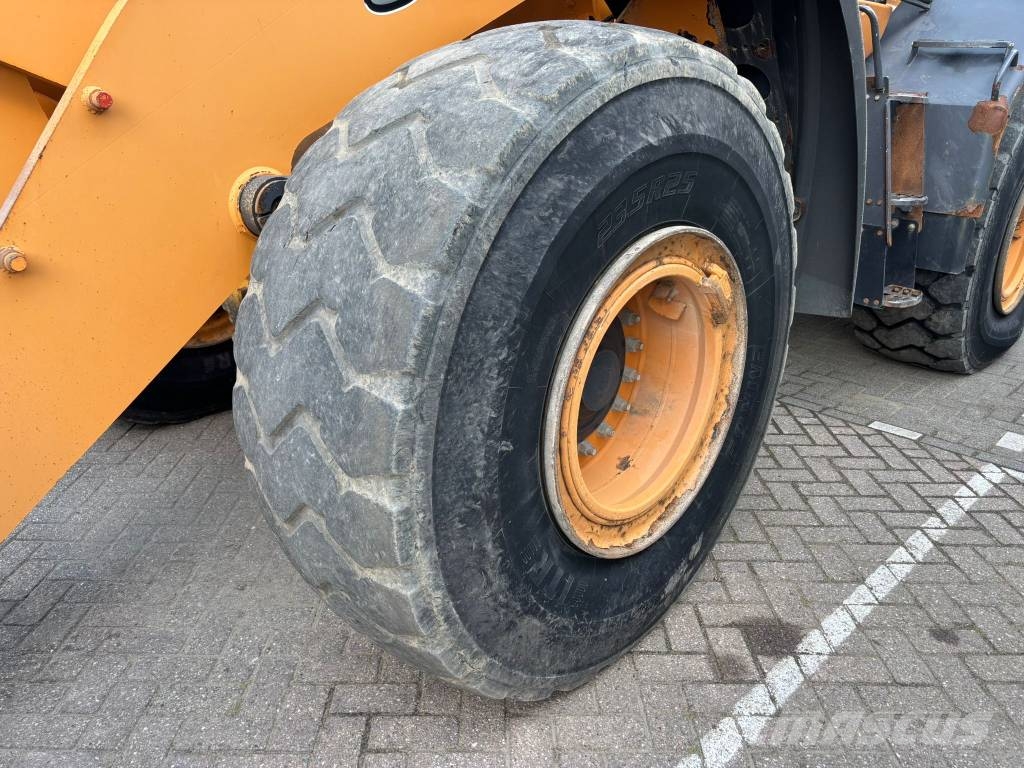 CASE 821 F Hjullastare