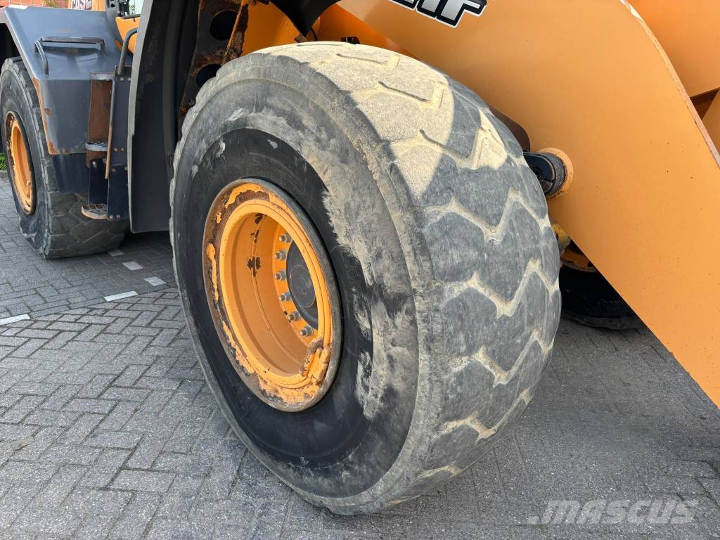 CASE 821 F Hjullastare