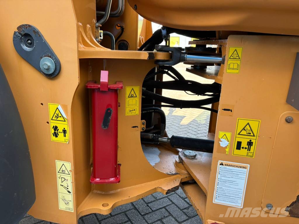 CASE 821 F Hjullastare