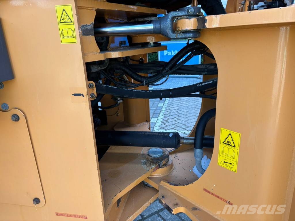 CASE 821 F Hjullastare