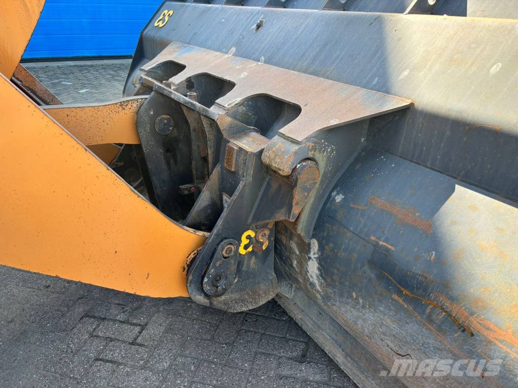 CASE 821 F Hjullastare