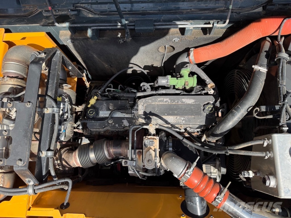 Hyundai HX 220 L - HX220L - HX 220 حفارات زحافة