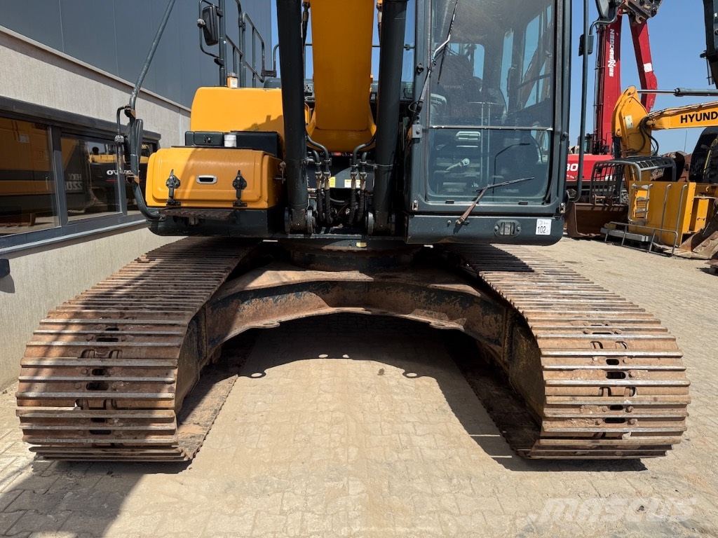 Hyundai HX 220 L - HX220L - HX 220 حفارات زحافة