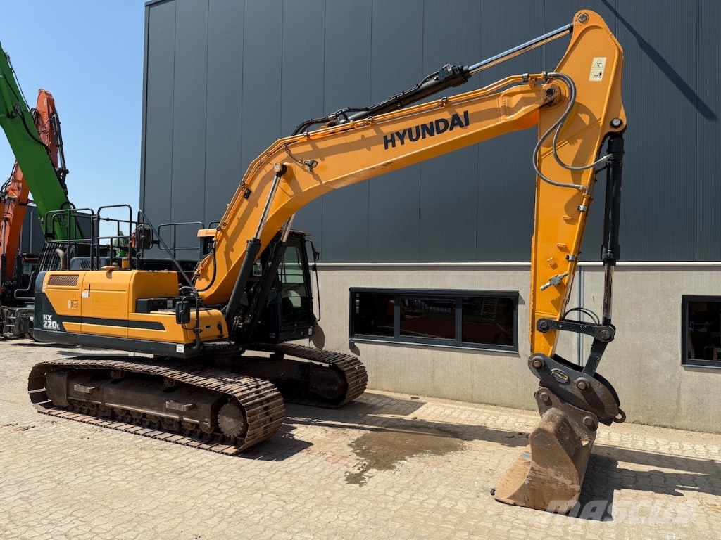 Hyundai HX 220 L - HX220L - HX 220 حفارات زحافة