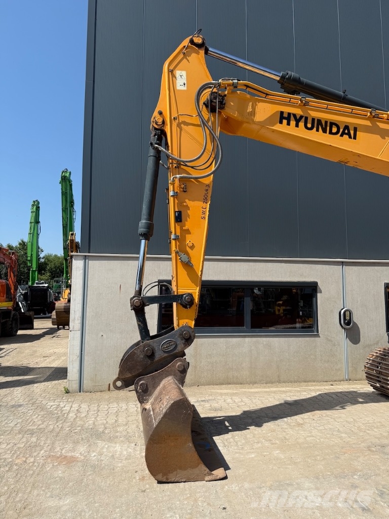 Hyundai HX 220 L - HX220L - HX 220 حفارات زحافة