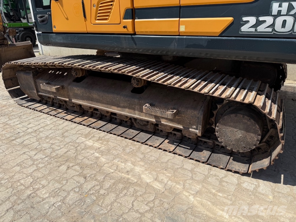 Hyundai HX 220 L - HX220L - HX 220 حفارات زحافة