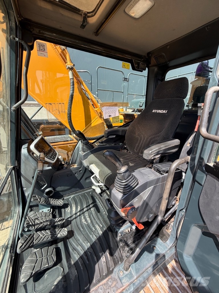 Hyundai HX 220 L - HX220L - HX 220 حفارات زحافة
