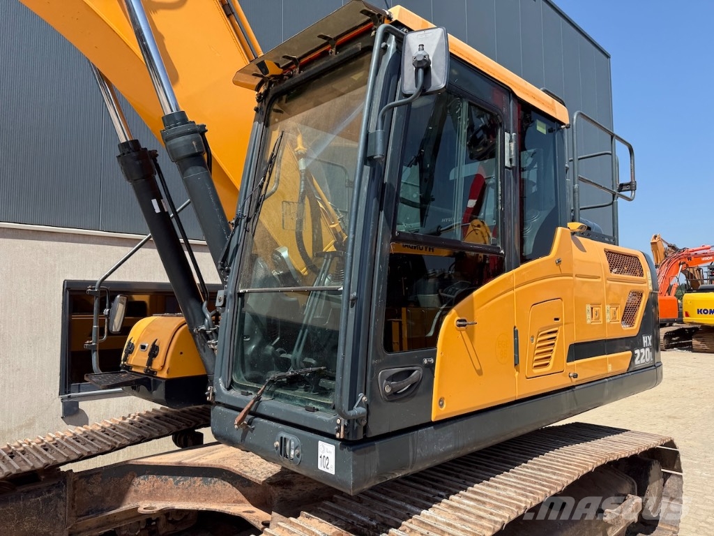 Hyundai HX 220 L - HX220L - HX 220 حفارات زحافة