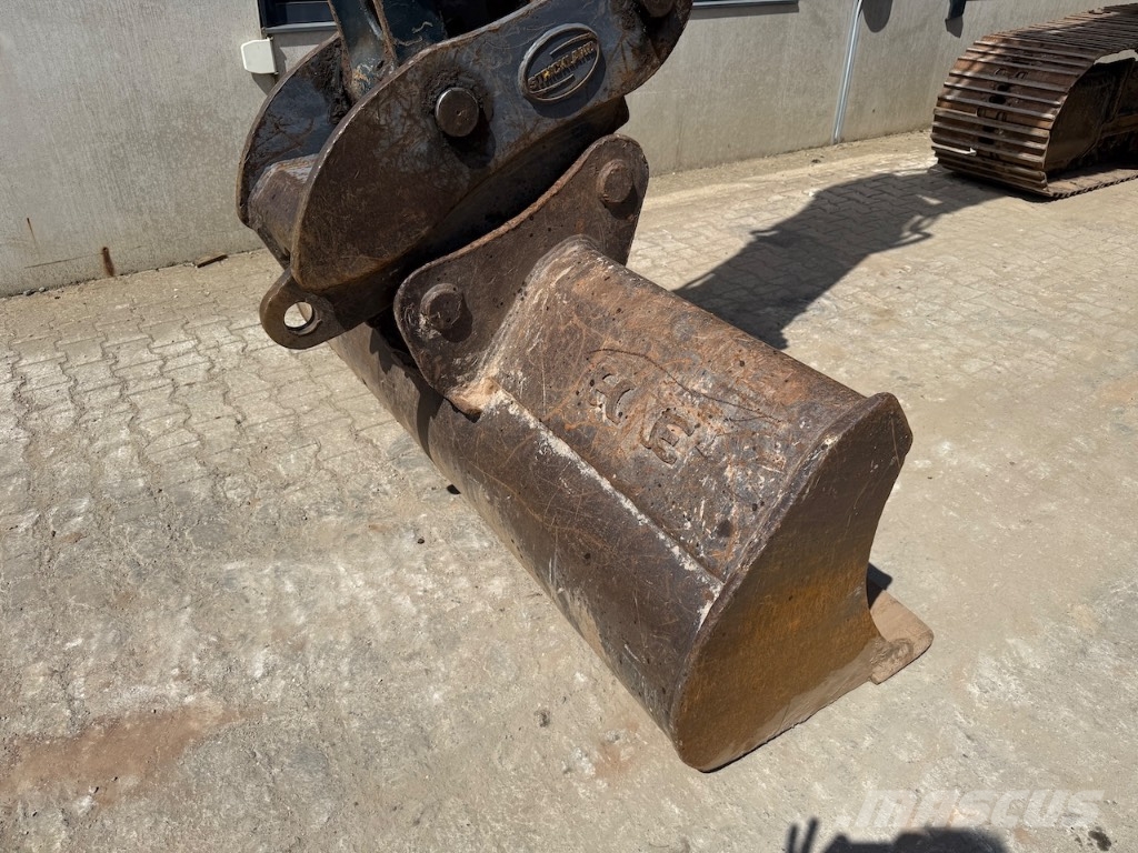 Hyundai HX 220 L - HX220L - HX 220 حفارات زحافة
