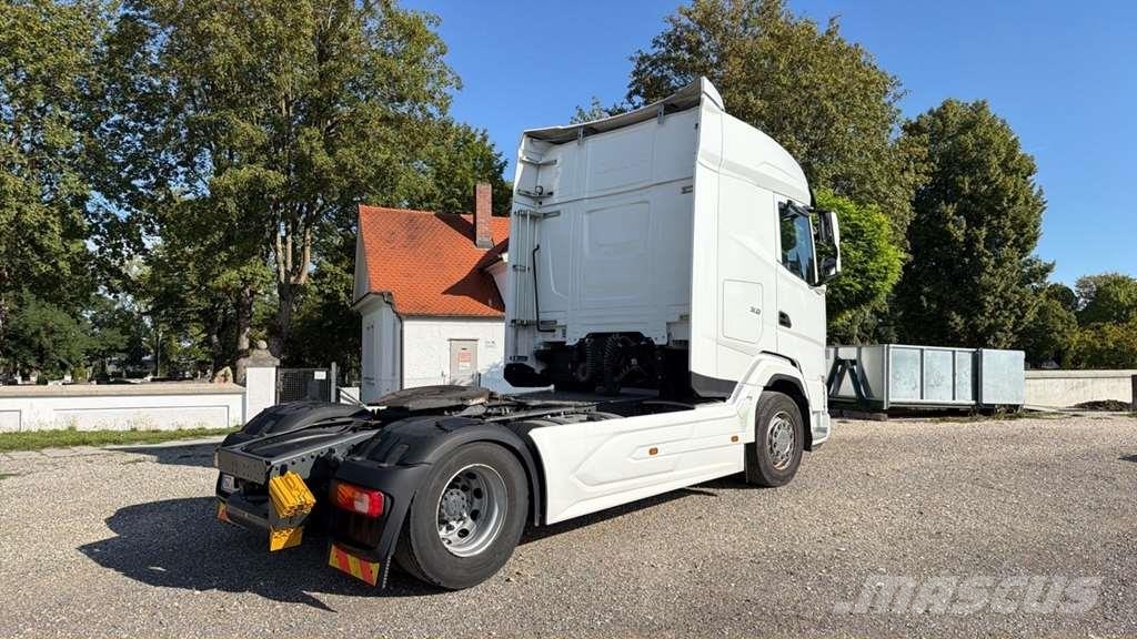 DAF XG 480FT شاحنات بمقصورة وهيكل