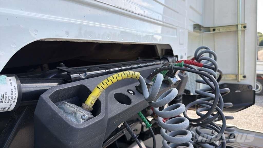 DAF XG 480FT شاحنات بمقصورة وهيكل